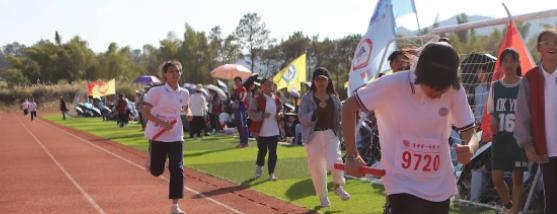 挥洒运动汗水，增进师生情谊——河南新闻出版学校成功举行第六届师生趣味运动会