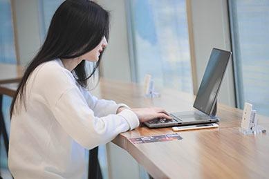 多元化课程，实战教学模式，与企业进行无缝对接