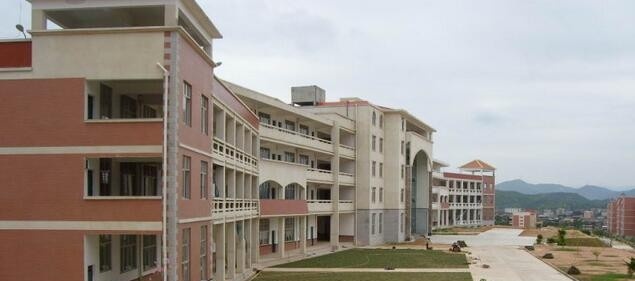 曲靖卫生学校2022年学费、收费是多少