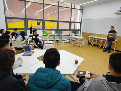 讨论班务.jpg