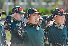体验军事装备