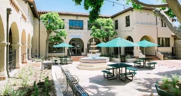 诺亚舟-费尔蒙特美国高中