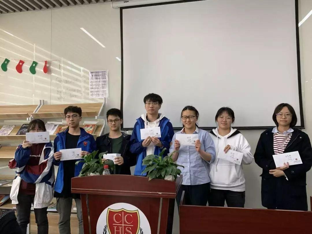 获奖学生合影.jpg