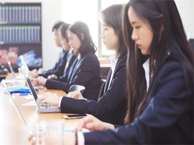 青岛博格思学校