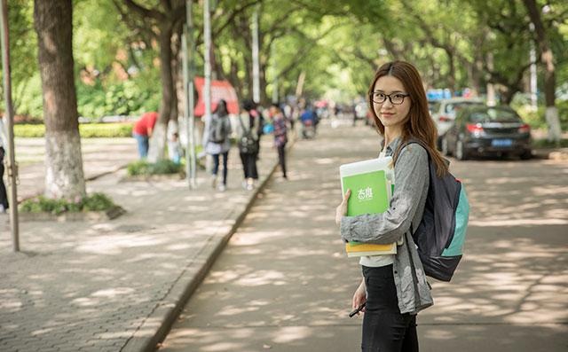 在职研究生如何拿毕业证