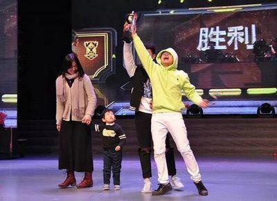 2018上海光华剑桥国际高中迎新晚会：《你睡醒了没？》