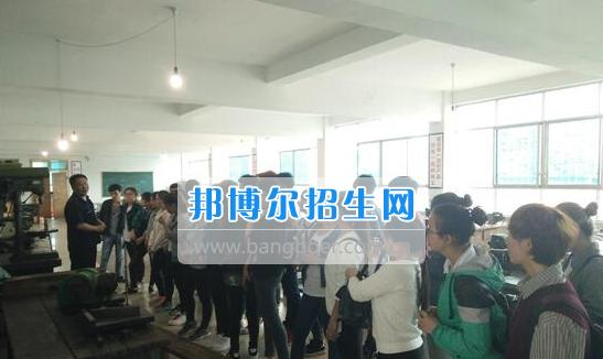 贵州省电子信息高级技工学校