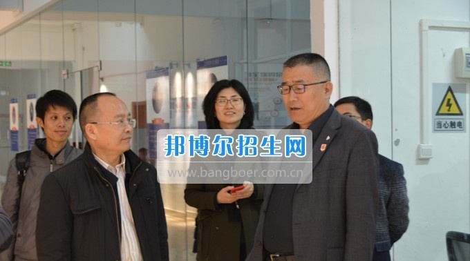 中国儿童少年基金会秘书长朱锡生一行到贵州盛华职业学院中专部考察