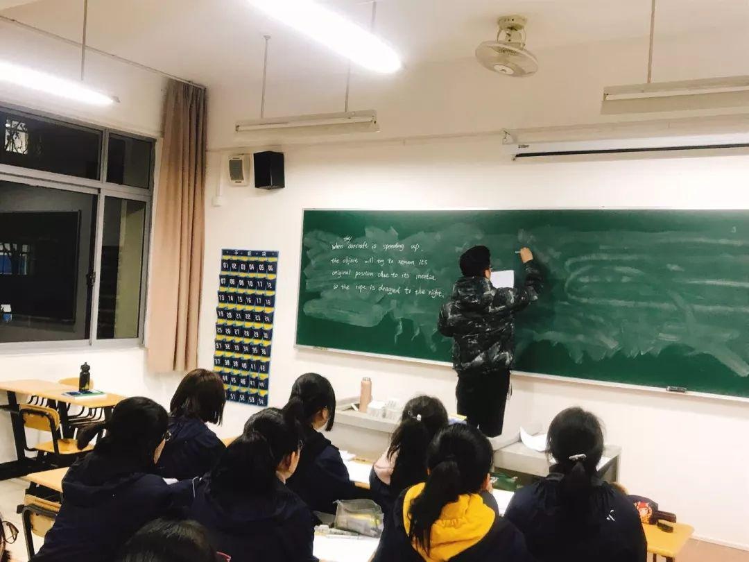上海英澳新国际高中课堂.jpg