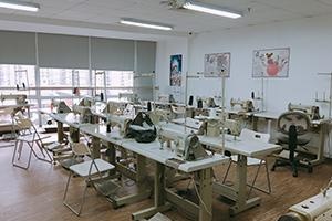 广州莱佛士设计学院缝纫室