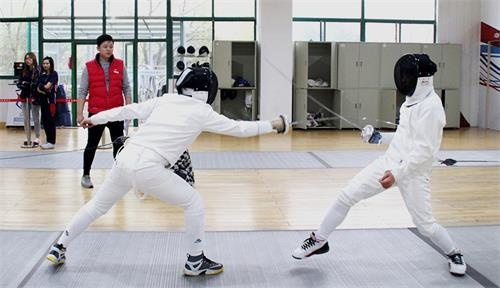 杭州威雅学校学生击剑