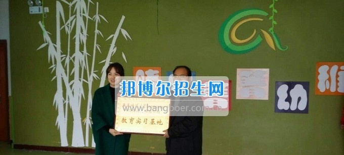 南充师范学校蔡礼儒校长赴高坪、嘉陵参加实习就业基地挂牌并看望实习生