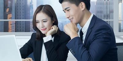 想通过京东商城开店创业的个人或企业， 对电子商务感兴趣，看好电子商务行业的爱好者