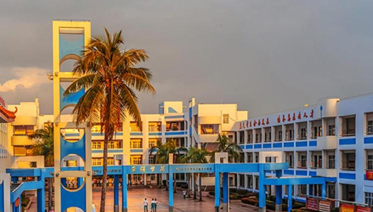 2023琼海市嘉积中学招生简章