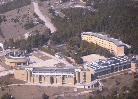 拉奎拉大学