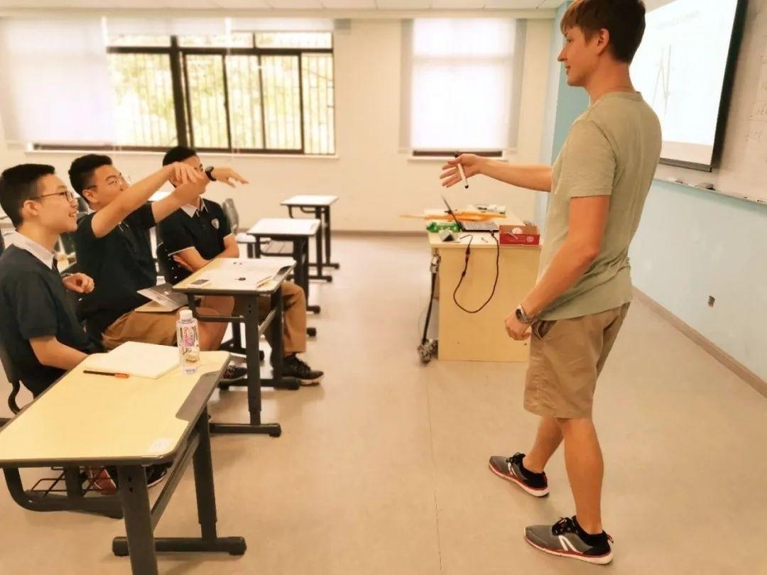 上海常青藤学校夏令营.jpg