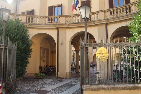 皮亚琴察音乐学院