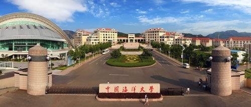 大学校门