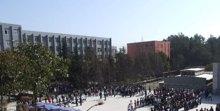 东风汽车公司高级技工学校