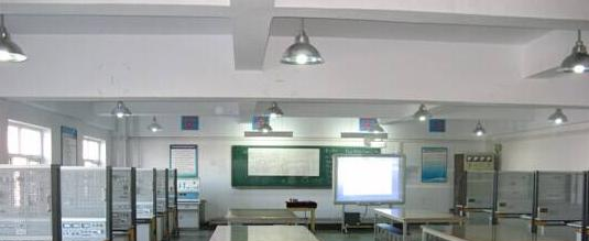 张家口技工学校