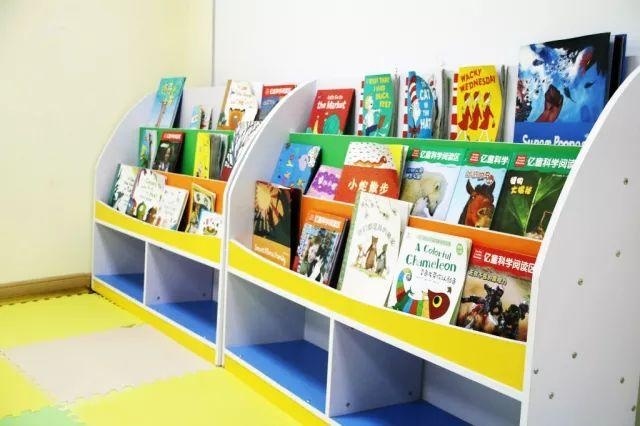中加枫华国际学校幼儿园阅览室.jpg