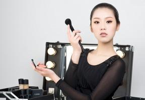 深圳艺丽美妆培训班配图