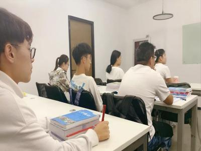 上海市对外经贸进修学校