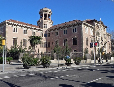 拉蒙尤以大学
