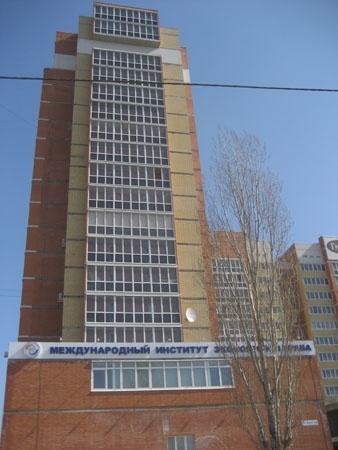 国际经济与法律学院