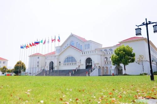 太仓市华顿外国语学校