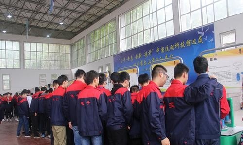 夹江县云吟职业中学校
