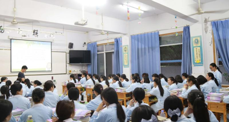 重庆华绣服装中等专业学校