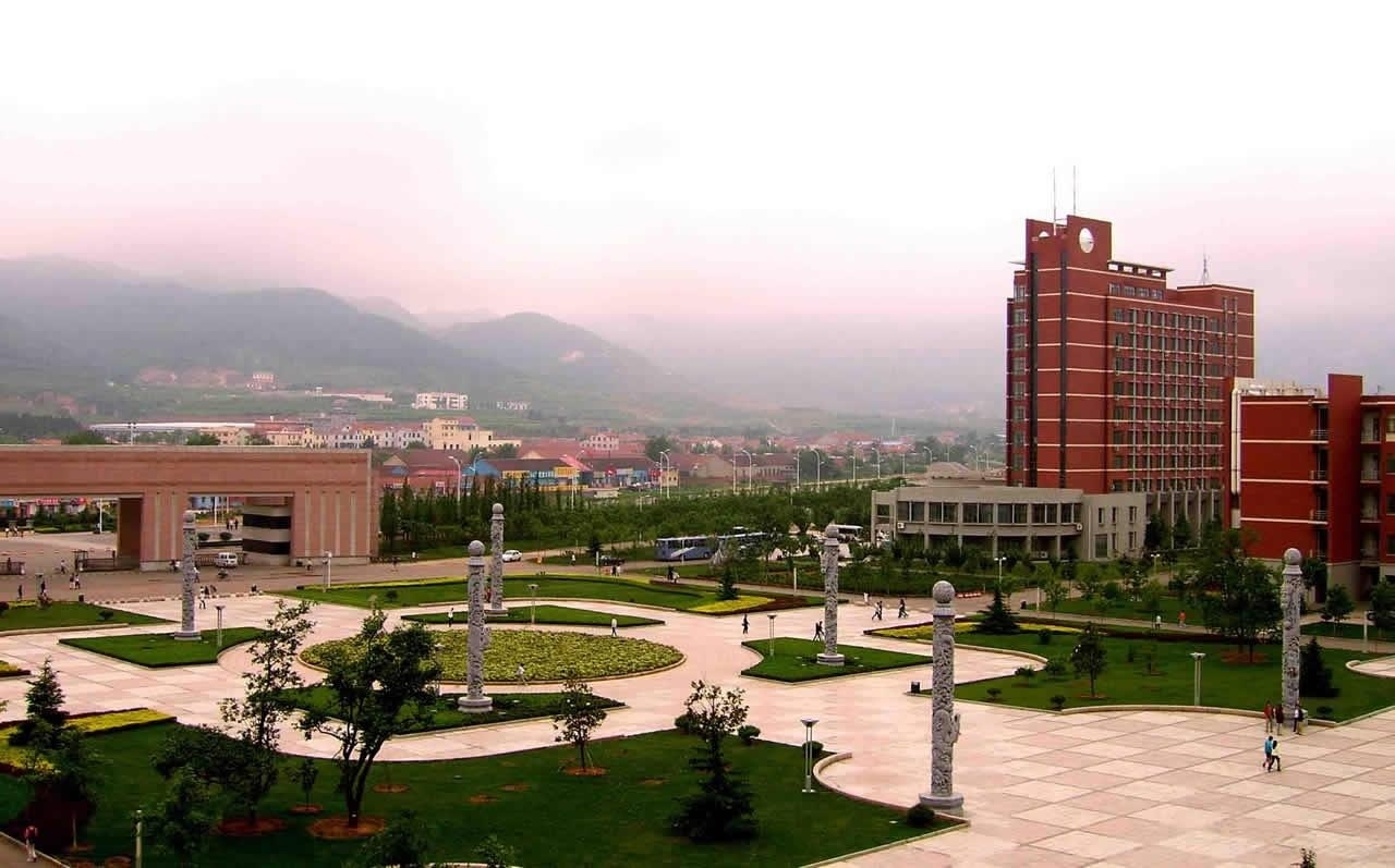 青岛校区泰山广场