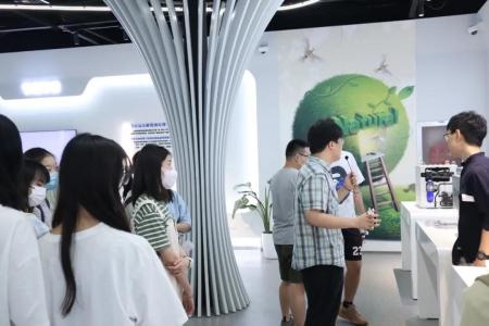 科桥国际高中学生走进上海电气中央研究院.jpg