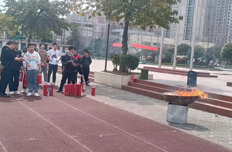 成都石化工业学校