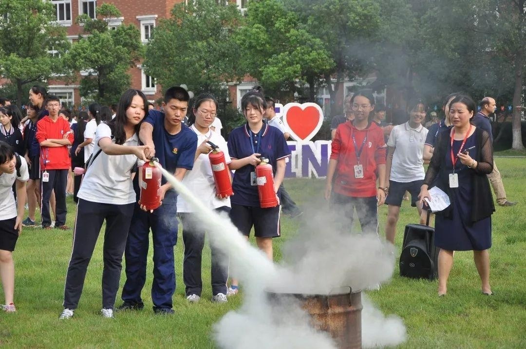 领科教育上海校区消防演习.jpg