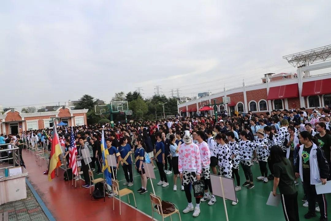 领科教育上海校区迎来了2019年秋季运动会.jpg