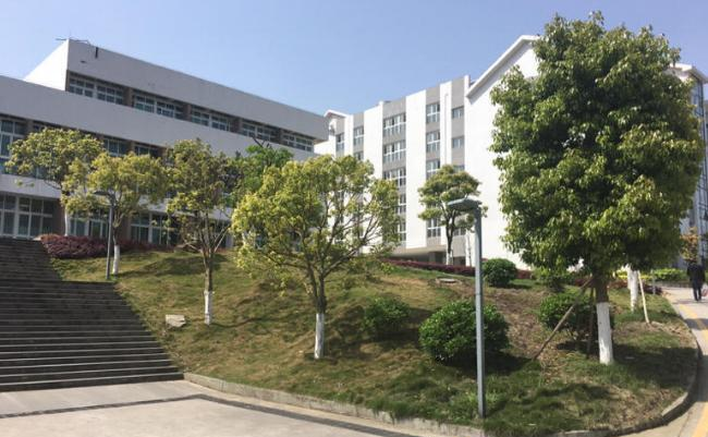 重庆万州三峡服装艺术学校