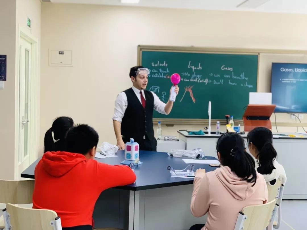 北京明诚外国语学校