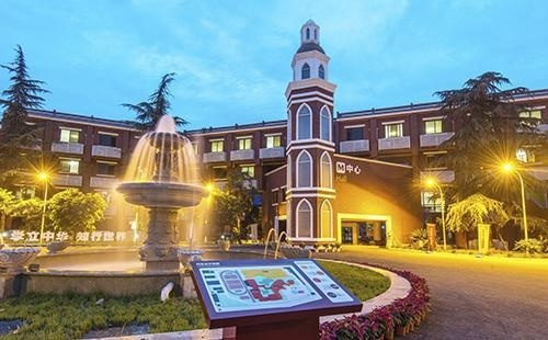 成都西雅美途外国语联合学校
