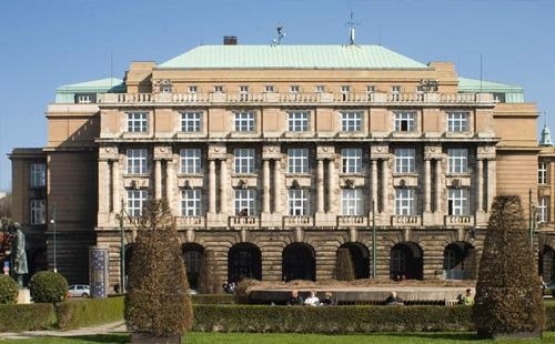 布拉格查理大学