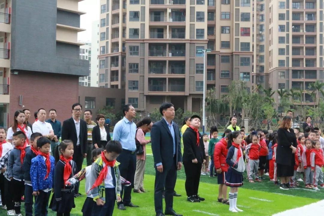 海南力迈中美学校举行春季体验班开学典礼