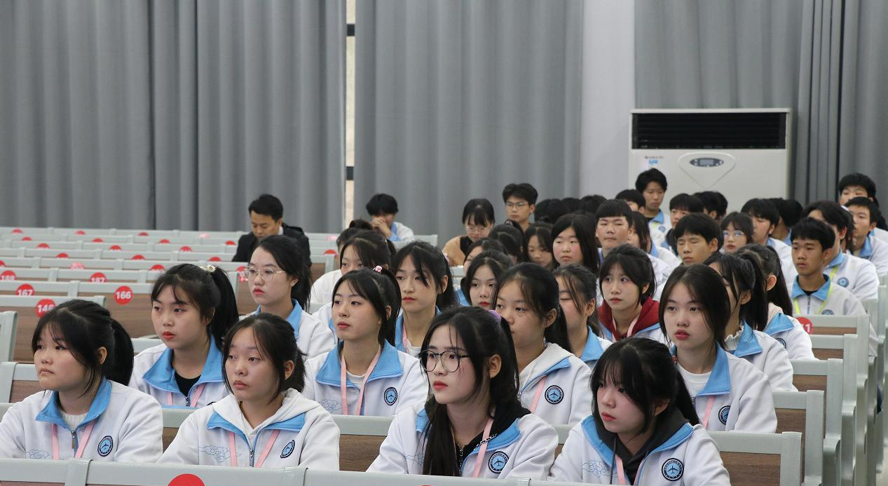 河南信阳航空服务学校