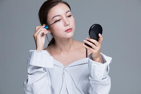 即将脱落的睫毛