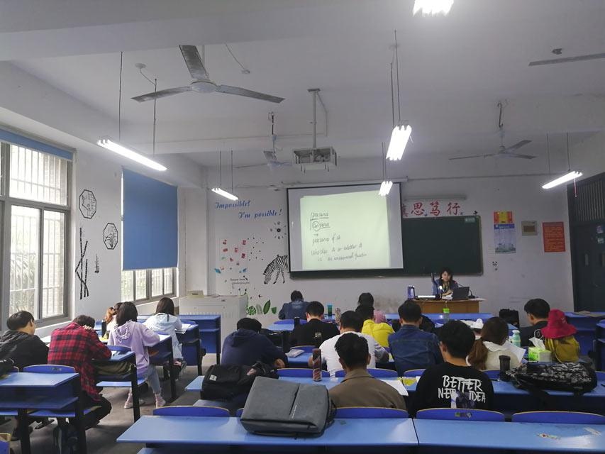 老师在教学
