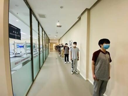 北京明诚外国语学校