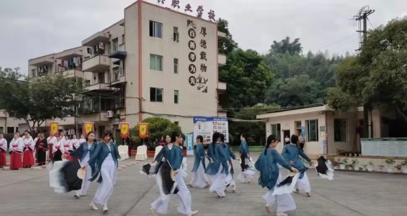 乐山振兴中等职业学校