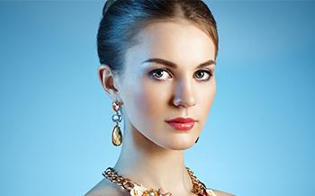 新发型与其个人的气质、风度、个性相吻合