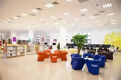 昆山康桥学校图书馆