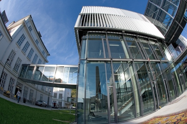 克雷姆斯高等专业学院